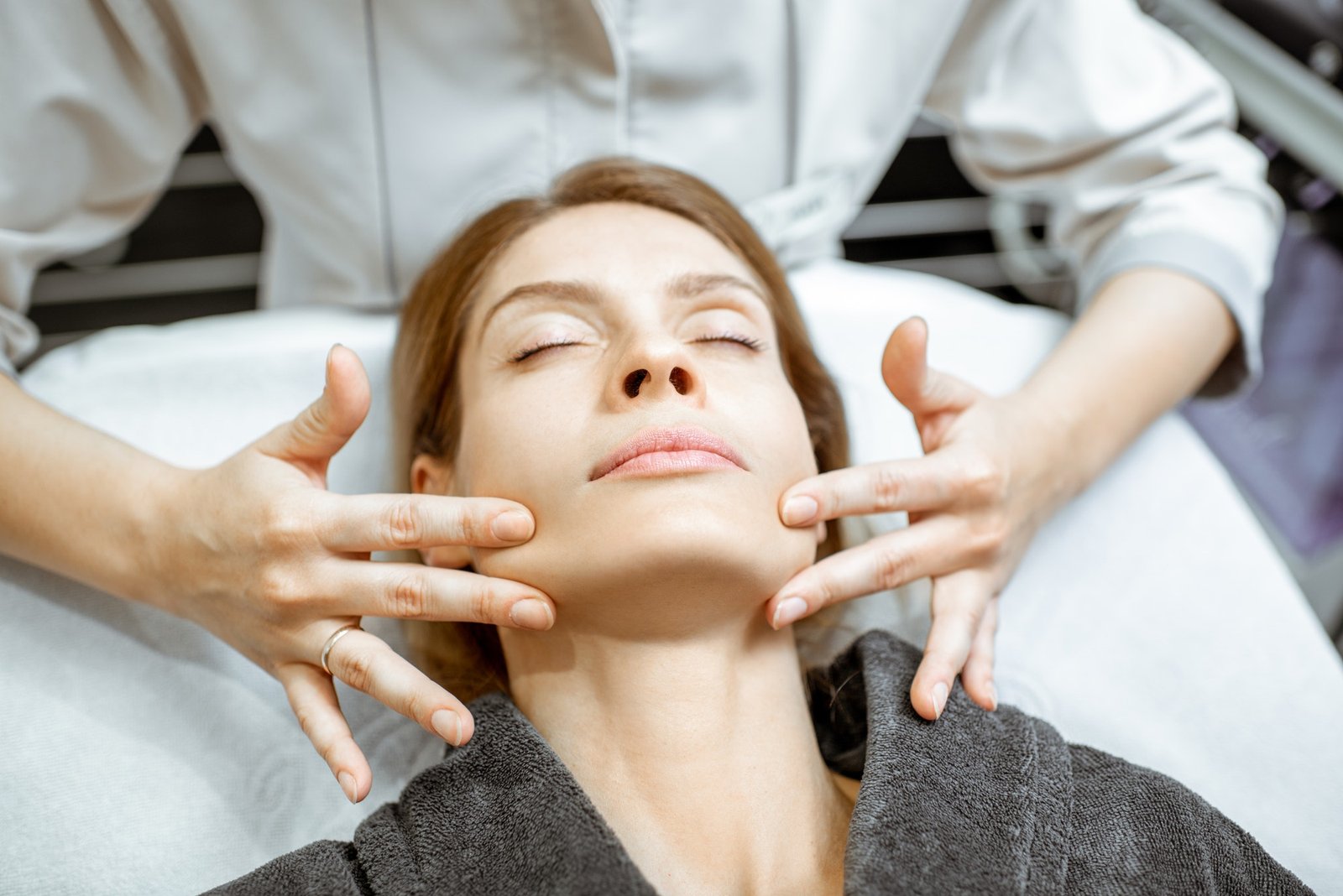 foto-masaje-facial-centro-estético-aratz