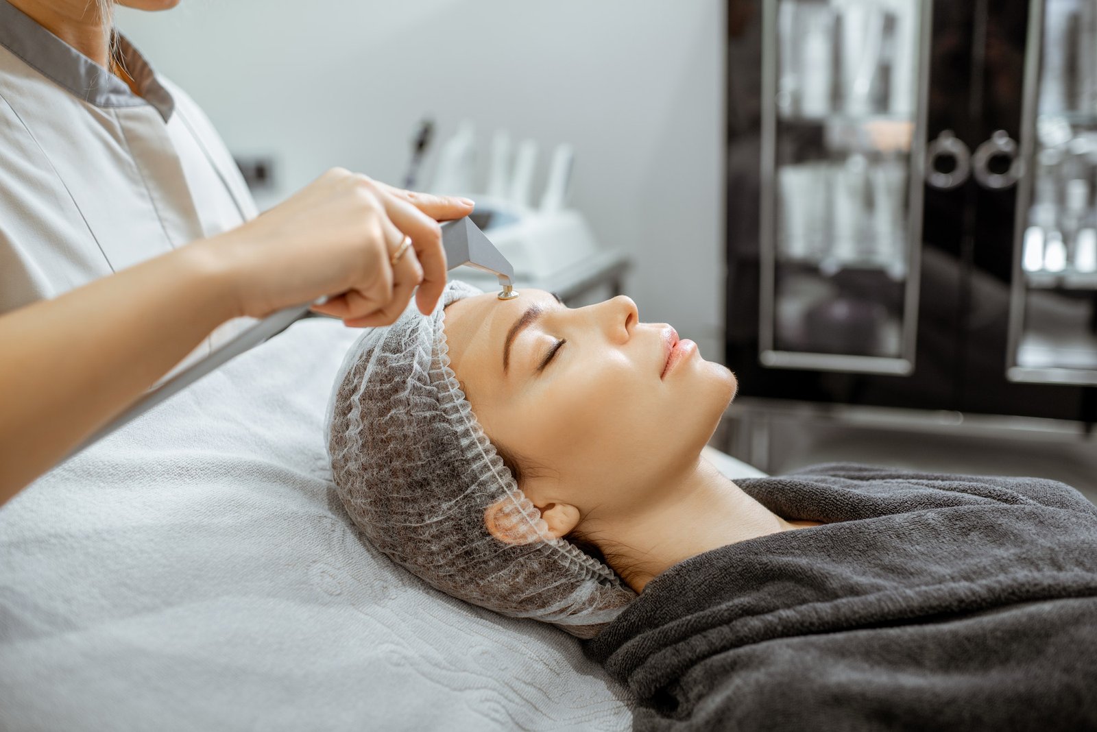 foto-tratamiento-facial-mujer-centro-estético-aratz