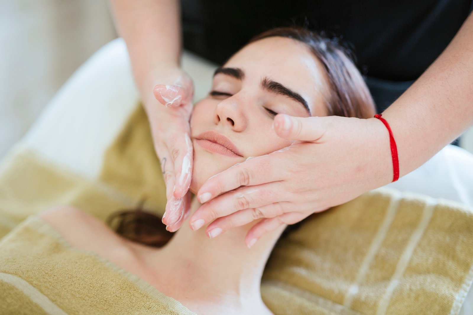 foto-masaje-facial-centro-estético-aratz