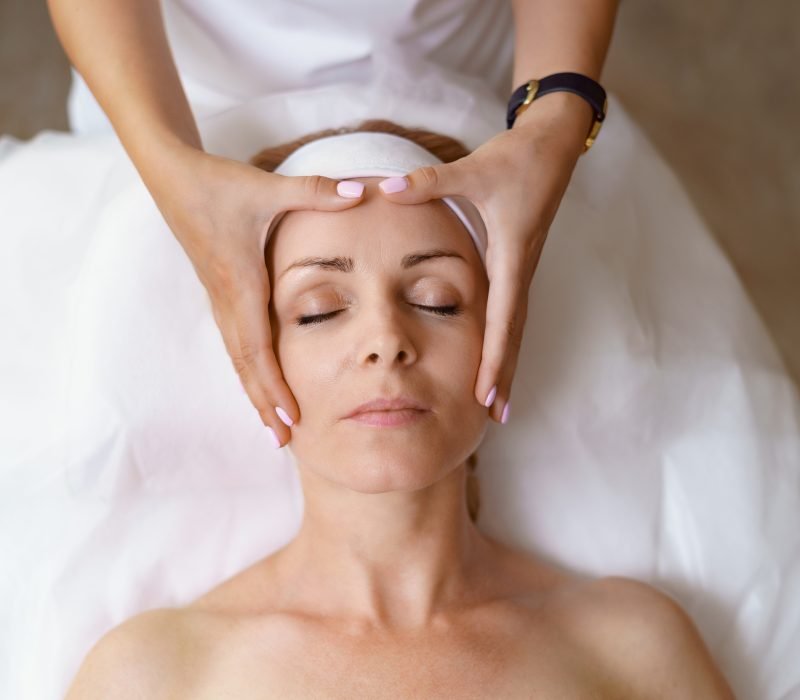 foto-tratamiento-masaje-facial-centro-estético-aratz